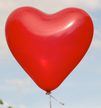 Herzballons sind ein romantisches Geschenk