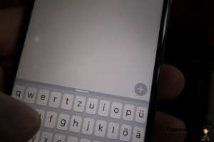 Weißer Balken über Tastatur - (Foto: Martin Goldmann)