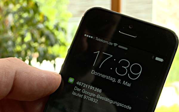 Ein Google Code auf dem Sperrbildschirm des iPhone