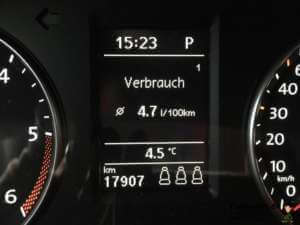 Bordcomputer im Auto zum Benzinverbrauch berechnen