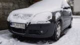 VW Polo schneebedeckt