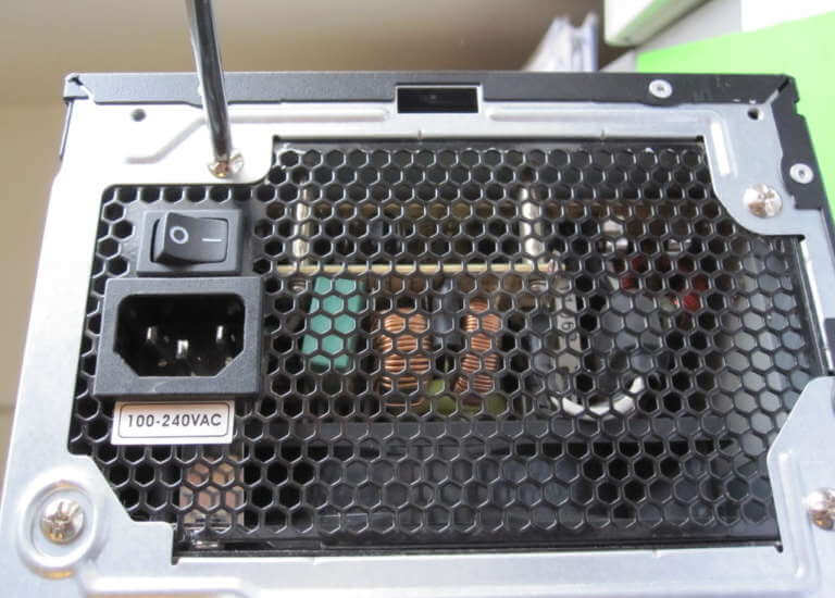 Netzteil einbauen - so gehts