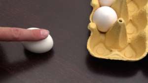 Gekochte und rohe Eier unterscheiden mit dem Drehtrick